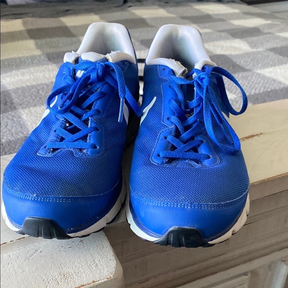 Men’s Nike Blue and White Sneakers Athletic Style - Picture 4 of 4